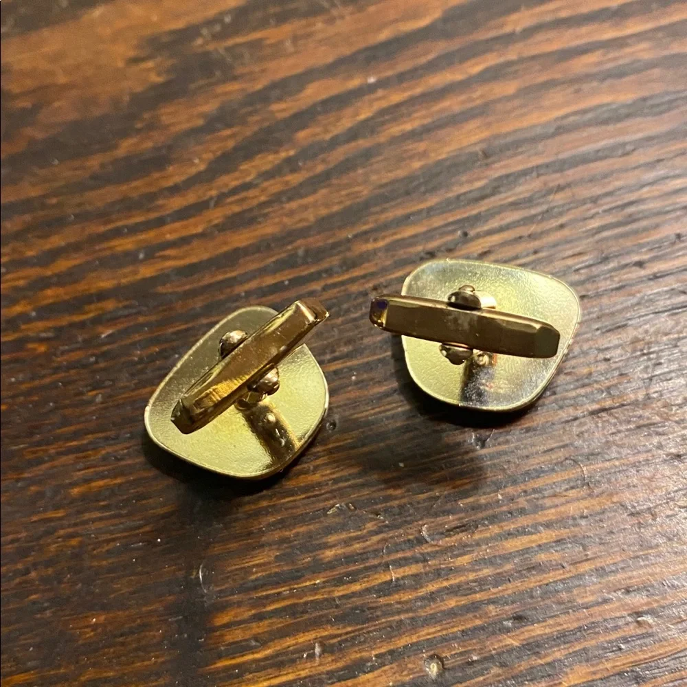 Vintage Swank Accessories gold tone white mother of pearl cuff links unisex